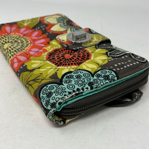 VERA BRADLEY FLOWER SHOWER LARGE QUILTED TWIST LOCK AND ZIP AROUND WALLET - Picture 16 of 16